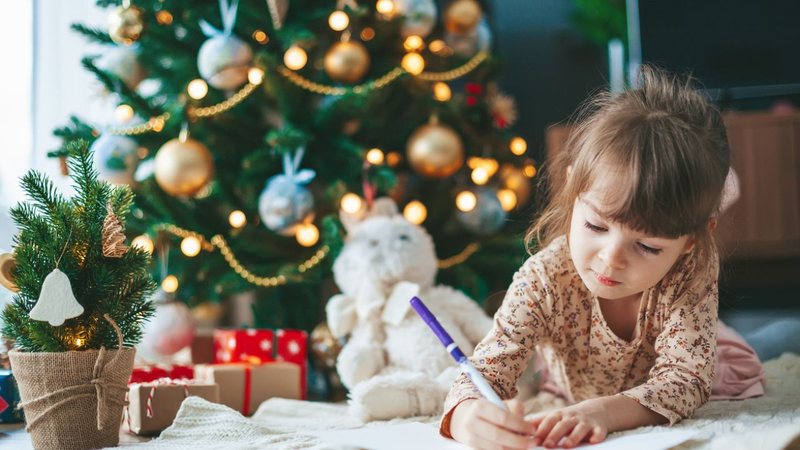 Você pode transformar o Natal de uma criança. - Anita_Bonita/iStock