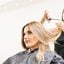 Cortar o cabelo pode ajudar a dar aquele boost na sua confiança. - Antonio_Diaz / iStock