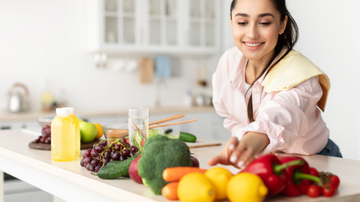 Drinks refrescantes ou adocicados agradam pessoas que não curtem álcool. - Prostock-Studio / istock