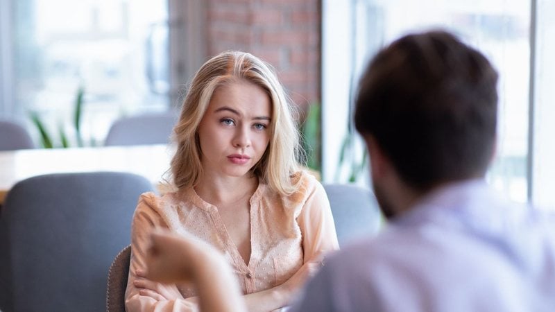 Há comportamentos que deixam uma impressão negativa. - Prostock-Studio/iStock