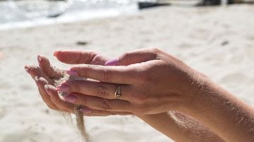 A boa escolha do esmalte ajuda na duração da manicure. - undefined undefined/iStock