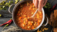 Com poucos ingredientes, a lentilha de ano novo se torna ainda mais saborosa e especial. - nito100 / istock