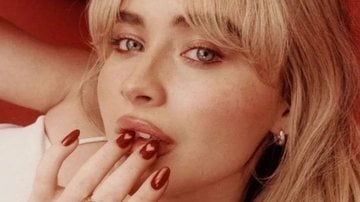 Sabrina Carpenter é uma das estrelas que exibe unhas sempre impecáveis. - (Reprodução / Divulgação)