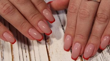 Decorações de unhas podem elevar o nível da sua Nail Art e deixas as unhas lindas. - Irina Smirnova / iStock