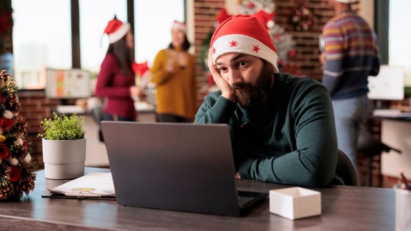 O trabalho na véspera de Natal é permitido por lei. - Dragos Condrea/iStock