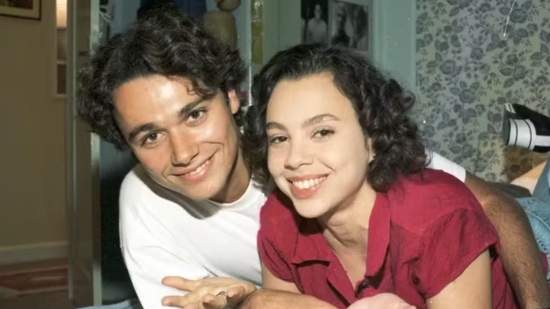 "História de Amor" irá substituir a novela "Cabocla" na edição especial. - Reprodução / Divulgação