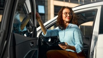 Os carros automáticos podem contribuir para facilitar na hora de dirigir. - Valerii Apetroaiei / iStock