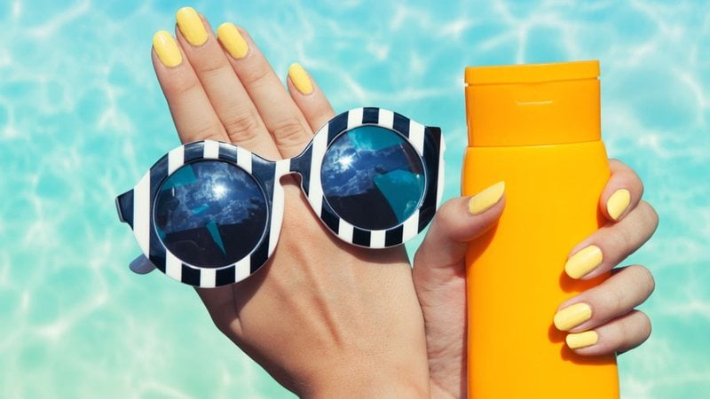 É importante redobrar os cuidados com as unhas durante o verão, especialmente se você curte um visual de unhas longas e chamativas. - NinaMalyna / istock