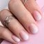 Essa nail art é simples e versátil! - Dariia Chernenko/iStock