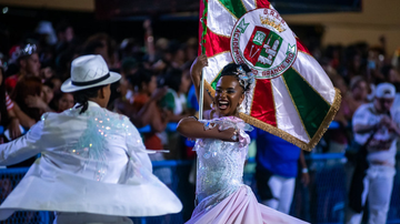 Dona Onete, a Rainha do Carimbó, inspira o enredo que narra as trajetórias de figuras icônicas da cultura paraense no desfile. - Eduardo Hollanda / Rio Carnaval