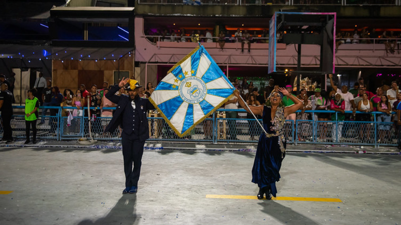 O carnavalesco Paulo Barros explica que o desfile vai misturar personagens tenebrosos com um contexto de alegria e diversão. - Eduardo Hollanda / Rio Carnaval