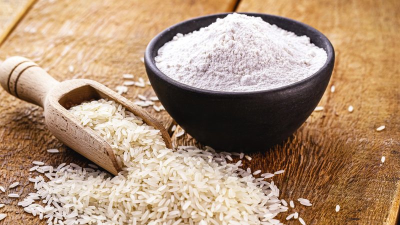 Saiba como a farinha de arroz pode ser uma opção leve e nutritiva para sua alimentação sem glúten. - RHJ / istock