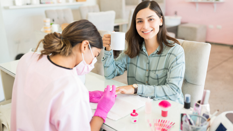 As frases certas podem aumentar sua cartela de clientes e fazer o seu salão virar um sucesso. - Antonio_Diaz / istock