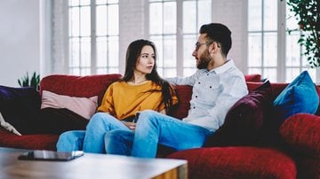 Os casais que moram juntos podem enfrentar problemas para terminar. - GaudiLab / iStock