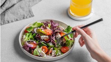 Alimentação impacta diretamente na saúde do corpo. - Olga Buntovskih / iStock