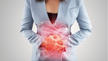 O intestino preso incomoda bastante durante o cotidiano. - Tharakorn / iStock