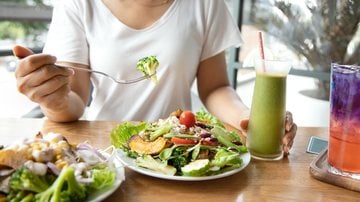 A dieta é de suma importância para a saúde e para manter a condição sob controle. - Sasithorn Phuapankasemsuk / iStock