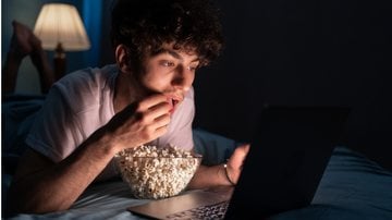 Séries curtas podem ser o ideal para quem tem pouco tempo assistir. - Andrii Lysenko / iStock