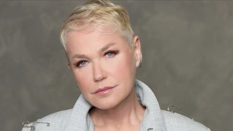 Xuxa é dona de beleza singular e mesmo depois dos 60 segue sendo referência. - (Reprodução / Divulgação)