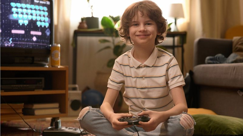 Os anos 90 são marcados por tecnologias que para a época eram inovadores, como os video-games. - shironosov / iStock