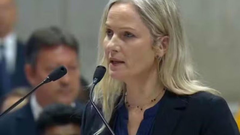 Andressa Collet é uma jornalista gaúcha especializada na Igreja Católica. - Reprodução/Vatican News