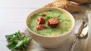 O caldo verde está entre as principais opções de comidas salgadas para essas celebrações. - Reprodução / Freepik