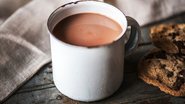 O chocolate quente fica ótimo acompanhado de biscoitos ou um bolinho. - Freepik