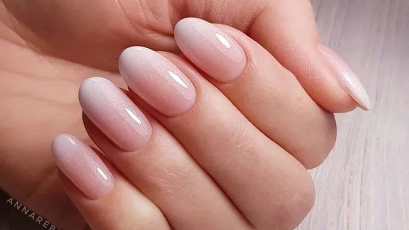 As unhas ombré são aposta certeira para ficar elegante. - Reprodução / Pinterest