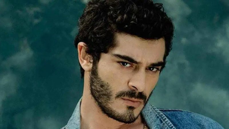 O galã conquista o público por seu talento, carisma e beleza únicos. - Reprodução / Divulgação