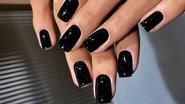 As unhas pretas são clássicas e assertivas para quem deseja arrasar. - Reprodução / Instagram
