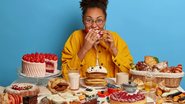 A compulsão alimentar é um transtorno que vai além de comer demais. - wayhomestudio / Freepik