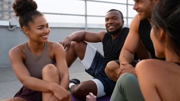 Estas piadas podem te ajudar a fazer novas amizades na academia! - Freepik