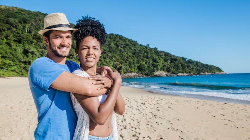 casal na praia