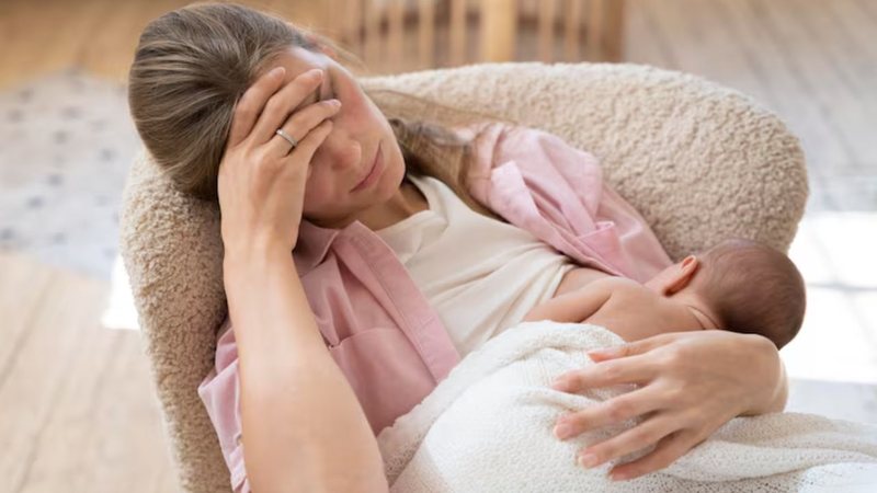 Muitas mulheres podem sentir tristeza pós-parto e é necessário ficar de olho. - Reprodução / Freepik