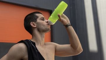 Essas bebidas são amplamente consumidas por praticantes de esportes. - Reprodução / Freepik