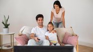 Assistir novelas em família durante a tarde é algo habitual em muitos lares. - Reprodução / Freepik
