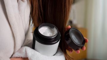 A pomada capilar pode ser uma aliada na hora de alinhar os fios. - Reprodução / Freepik