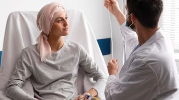 Com essa inovação, cientistas prometem solucionar a queda de cabelo durante o tratamento conta o câncer. - Reprodução / Freepik