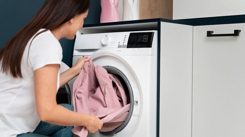 Tenha cuidado na hora de lavar as roupas para evitar problemas. - Freepik