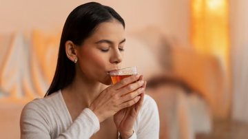 Esse chá pode contribuir para o corpo de diversas formas. - Reprodução / Freepik