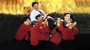 ator sendo carregado por diversos outros atores