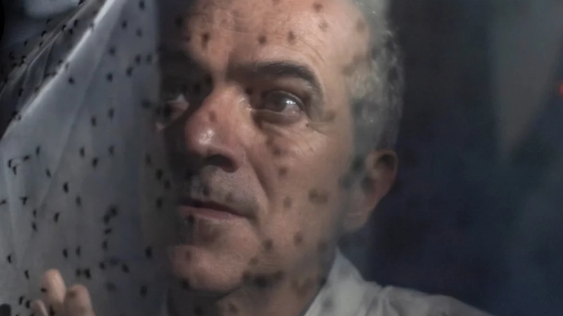 Luciano Moreira posando para lentes de câmera.