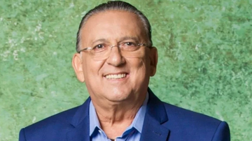 Galvão Bueno posando sorridente.