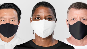 Pessoas usando máscaras respiratórias e posando sob fundo neutro.