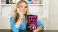 Colleen Hoover e seu novo livro.