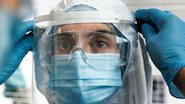 médica paramentada diante da pandemia