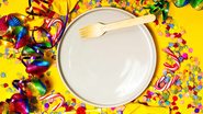 prato vazio em uma mesa de carnaval