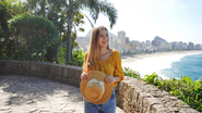 Mulher posando no RIo de Janeiro.