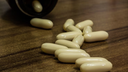 Cápsulas de suplementos alimentar.