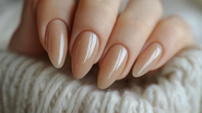 Unhas nude.
